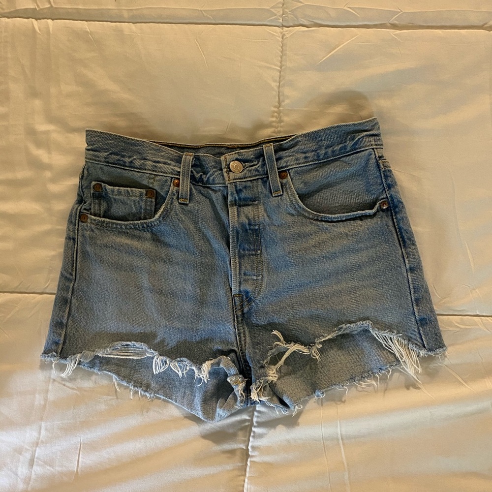 Women’s 501 Levi cutoff shorts